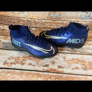 CR7 indoor soccer shoe